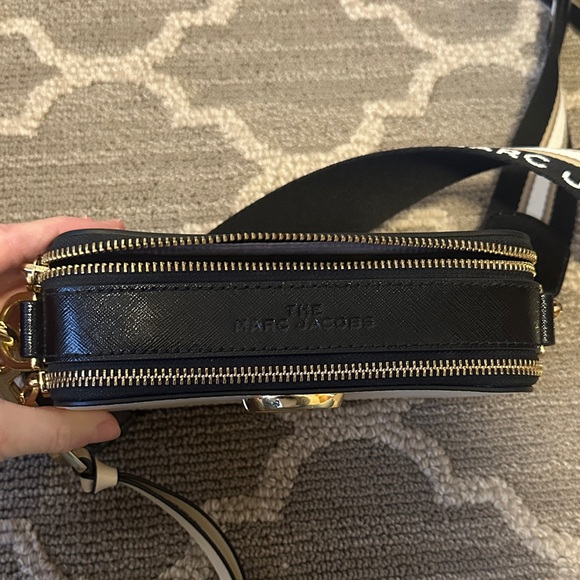 Marc Jacobs Snapshot Black and Cream Crossbody Bag - Picture 6 of 11